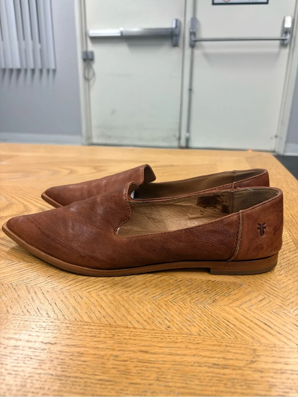 FRYE Leather Pointed Toe Slip-On Loafers in Brown. Size 10